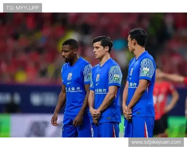 北京国安与上海申花激战正酣 双方全力争夺中超季后赛席位