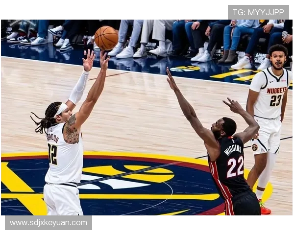 爵士迎战掘金巅峰对决双方核心碰撞掀起新赛季激情热潮