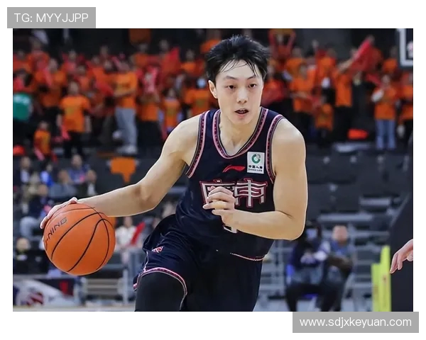 胡明轩领衔广州男篮崛起之路，展现拼搏精神与未来潜力