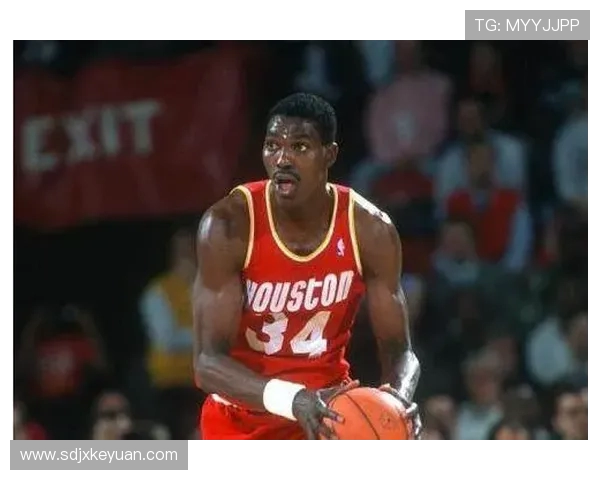 哈基姆·奥拉朱旺：从梦幻舞步到篮球传奇的辉煌历程