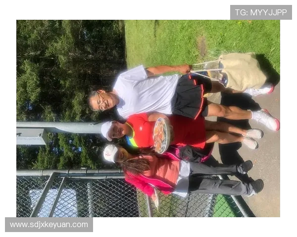 西安网球队在精英赛中的团队协作展现出色值得赞赏