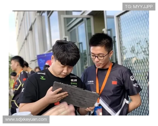 赛后复盘分析深圳攀岩队与南京攀岩队的战术意识与表现对比