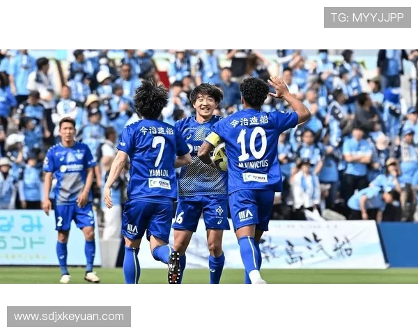 FC歧阜与水户的激烈对决展现足球魅力与团队精神的精彩瞬间 FC歧阜与水户的激烈对决展现足球魅力与团队精神的精彩瞬间