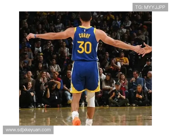 勇士与爵士激战正酣现场直播全程回顾与精彩瞬间分析